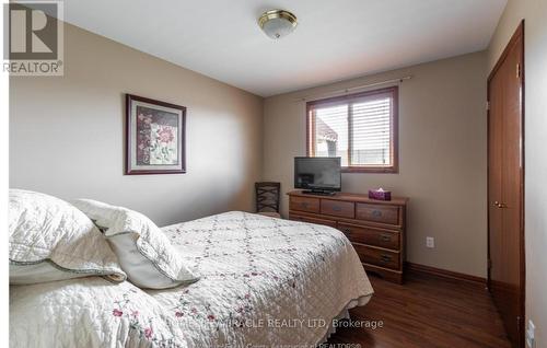 655 Alpenrose Court, Windsor, ON - Indoor Photo Showing Bedroom