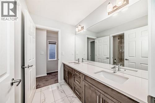 140 Carringham Road Nw, Calgary, AB - Indoor Photo Showing Bathroom