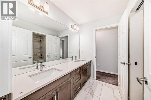 140 Carringham Road Nw, Calgary, AB - Indoor Photo Showing Bathroom