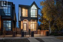 1330 8 Avenue SE  Calgary, AB T2G 0M8