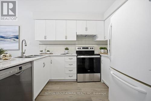 137 Chelwood Drive, Vaughan, ON - Indoor Photo Showing Kitchen With Double Sink