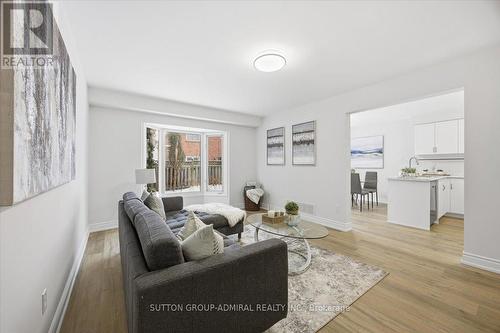137 Chelwood Drive, Vaughan, ON - Indoor Photo Showing Living Room