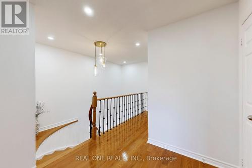 10 Squire Drive, Richmond Hill, ON - Indoor Photo Showing Other Room