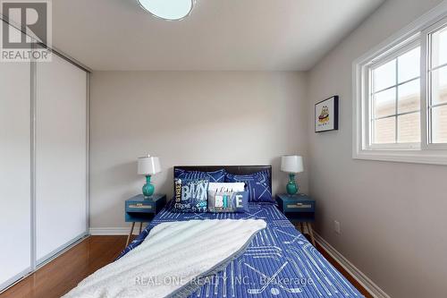 10 Squire Drive, Richmond Hill, ON - Indoor Photo Showing Bedroom