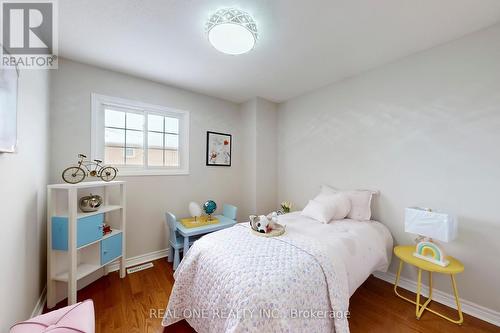 10 Squire Drive, Richmond Hill, ON - Indoor Photo Showing Bedroom