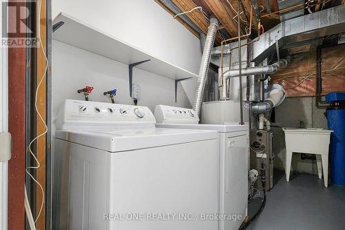 10 Squire Drive, Richmond Hill, ON - Indoor Photo Showing Laundry Room