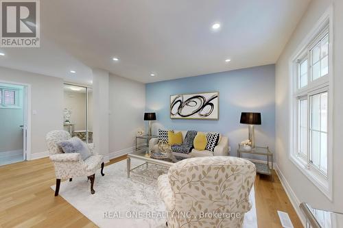 10 Squire Drive, Richmond Hill, ON - Indoor