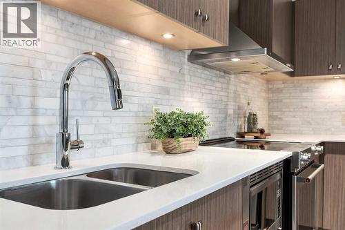2208, 930 6 Avenue Sw, Calgary, AB - Indoor Photo Showing Kitchen With Double Sink