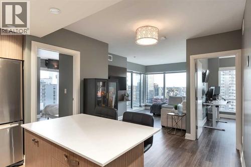 2208, 930 6 Avenue Sw, Calgary, AB - Indoor Photo Showing Kitchen