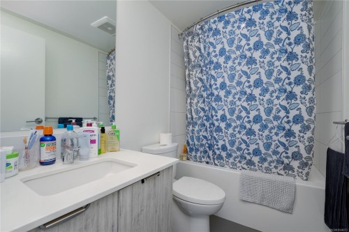 1702-845 Johnson St, Victoria, BC - Indoor Photo Showing Bathroom