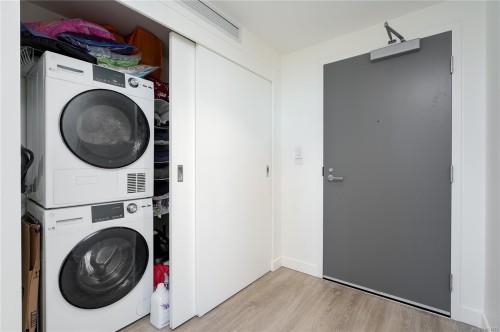1702-845 Johnson St, Victoria, BC - Indoor Photo Showing Laundry Room