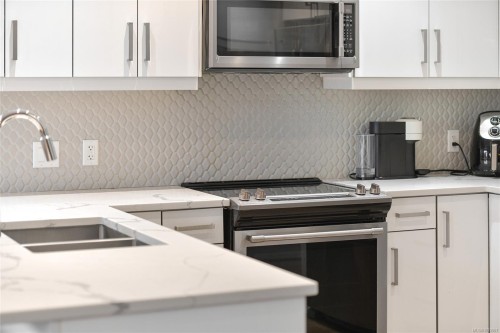 2447 Orchard Ave, Sidney, BC 