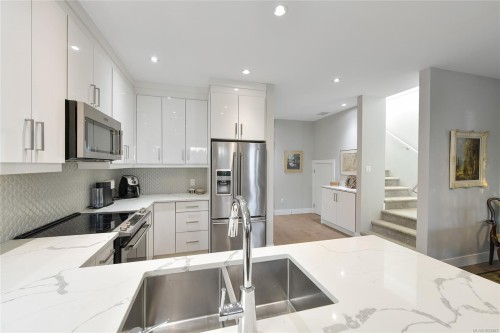 2447 Orchard Ave, Sidney, BC 