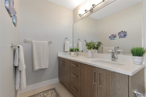 2447 Orchard Ave, Sidney, BC 