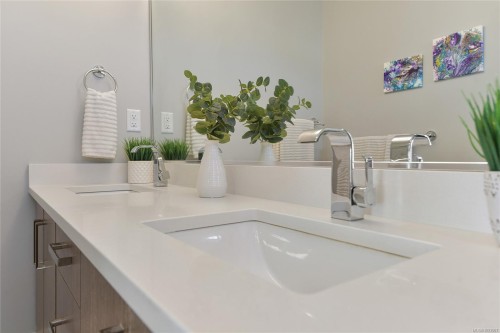 2447 Orchard Ave, Sidney, BC 