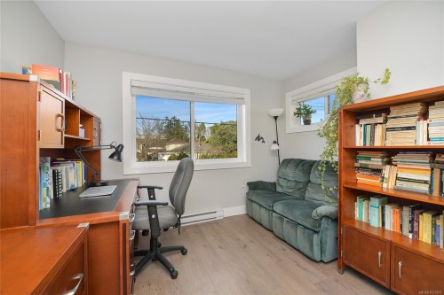 2447 Orchard Ave, Sidney, BC 