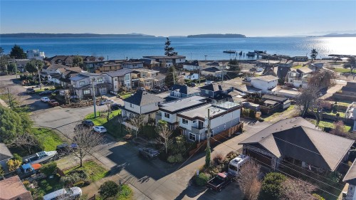 2447 Orchard Ave, Sidney, BC 