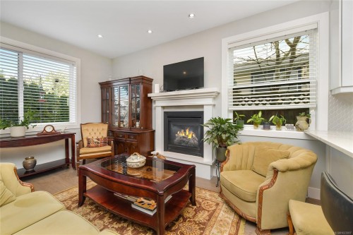 2447 Orchard Ave, Sidney, BC 