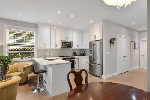 2447 Orchard Ave, Sidney, BC 