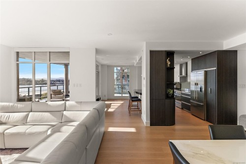 631-21 Dallas Rd, Victoria, BC - Indoor Photo Showing Living Room