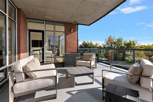 631-21 Dallas Rd, Victoria, BC - Outdoor With Exterior