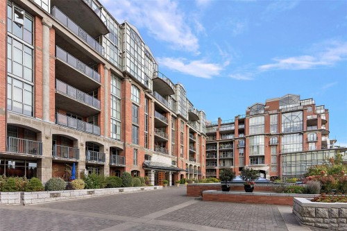 631-21 Dallas Rd, Victoria, BC - Outdoor With Facade