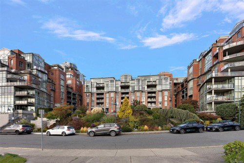 631-21 Dallas Rd, Victoria, BC - Outdoor With Facade