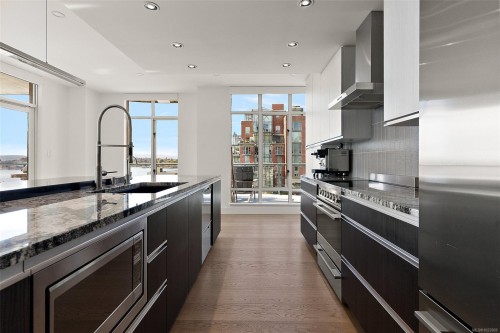 631-21 Dallas Rd, Victoria, BC - Indoor Photo Showing Kitchen With Upgraded Kitchen