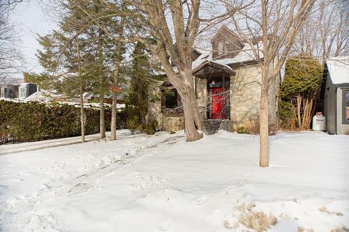 330 Av. Edison  Saint-Lambert, QC J4R 2P9