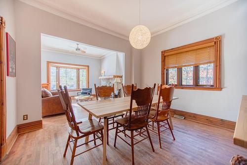 Salle à manger - 330 Av. Edison, Saint-Lambert, QC - Indoor Photo Showing Dining Room