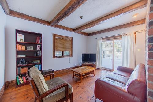 Salle familiale - 330 Av. Edison, Saint-Lambert, QC - Indoor Photo Showing Living Room