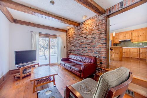 Salle familiale - 330 Av. Edison, Saint-Lambert, QC - Indoor Photo Showing Living Room