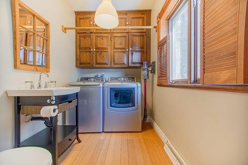Salle de lavage - 330 Av. Edison, Saint-Lambert, QC - Indoor Photo Showing Laundry Room