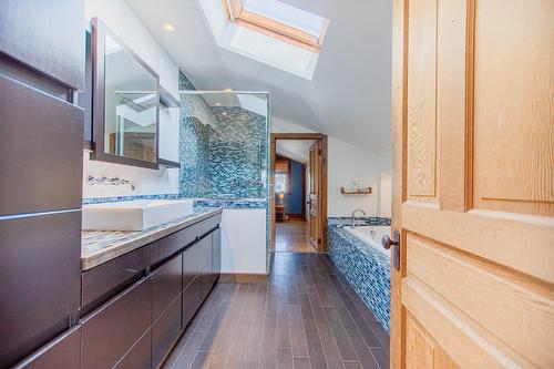 Salle de bains attenante à la CCP - 330 Av. Edison, Saint-Lambert, QC - Indoor