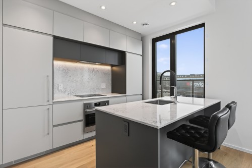 Kitchen - 425-585 Av. Glengarry, Mont-Royal, QC - Indoor Photo Showing Kitchen With Upgraded Kitchen