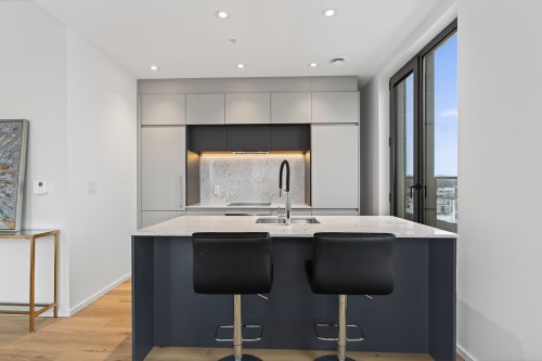 Kitchen - 425-585 Av. Glengarry, Mont-Royal, QC - Indoor Photo Showing Kitchen With Upgraded Kitchen