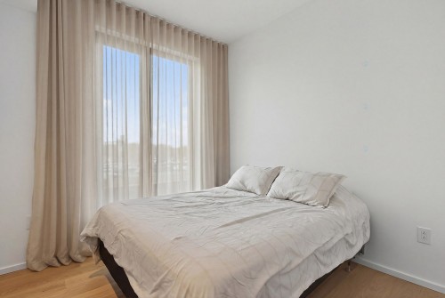 Bathroom - 425-585 Av. Glengarry, Mont-Royal, QC - Indoor Photo Showing Bedroom