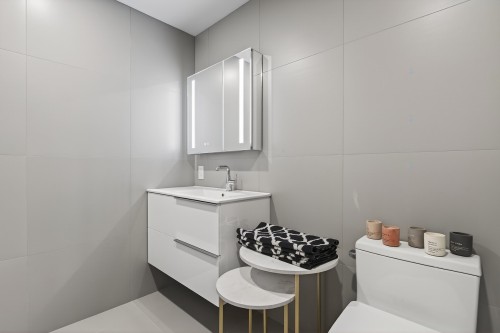 Bathroom - 425-585 Av. Glengarry, Mont-Royal, QC - Indoor Photo Showing Bathroom