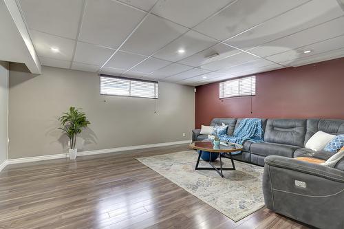Salle familiale - 484 Rue De La Pommeraie, Rosemère, QC - Indoor Photo Showing Basement