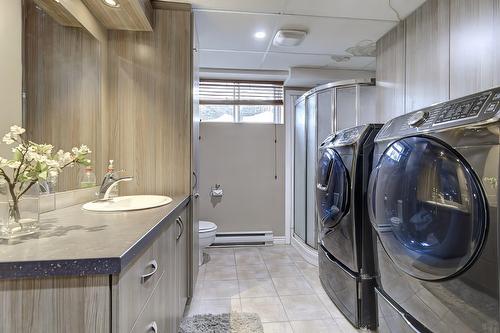 Salle de bains - 484 Rue De La Pommeraie, Rosemère, QC - Indoor Photo Showing Laundry Room