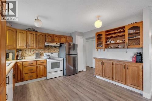 108 Whiteglen Crescent Ne, Calgary, AB - Indoor Photo Showing Kitchen