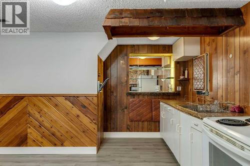 108 Whiteglen Crescent Ne, Calgary, AB - Indoor Photo Showing Kitchen