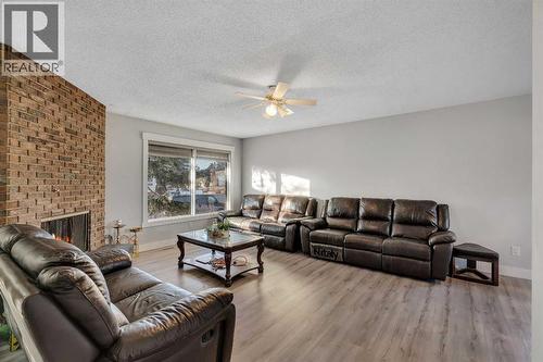 108 Whiteglen Crescent Ne, Calgary, AB - Indoor Photo Showing Living Room