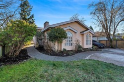 4354 Columbia Dr  Saanich, BC V8N 3J2