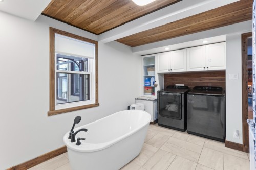 Salle de bains - 671 Rg St-Régis N., Saint-Constant, QC - Indoor Photo Showing Laundry Room