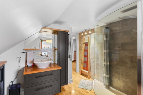 Salle de bains attenante à la CCP - 671 Rg St-Régis N., Saint-Constant, QC - Indoor Photo Showing Bathroom