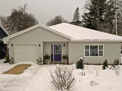 27 Whidden Avenue  Wolfville, NS B4P 0A3