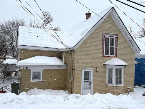 18 Oak Street, Trenton, NS 