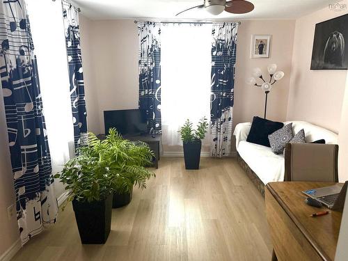 18 Oak Street, Trenton, NS 