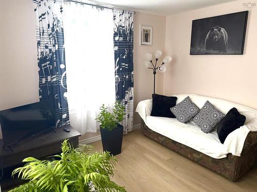 18 Oak Street, Trenton, NS 